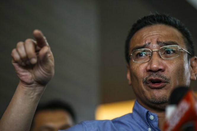 Bộ trưởng Quốc phòng Malaysia Hishammuddin Hussein - Ảnh: Reuters