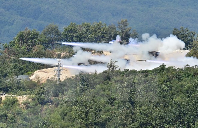 Binh sỹ Hàn Quốc bắn tên lửa trong cuộc tập trận ở Pocheon. (Nguồn: AFP/TTXVN)