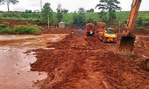 Dân chặn xe chở quặng bauxite vì gây ô nhiễm