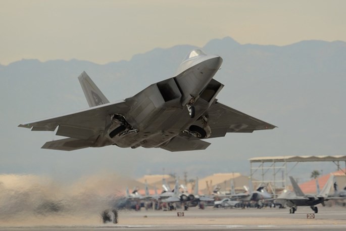 F-22 Raptor được Không lực Mỹ đưa ra nước ngoài để thực hiện chương trình biểu dương lực lượng gọi là Rapid Raptor nhằm dằn mặt các đối thủ như Nga, Trung Quốc, Triều Tiên - Ảnh: Không lực Mỹ