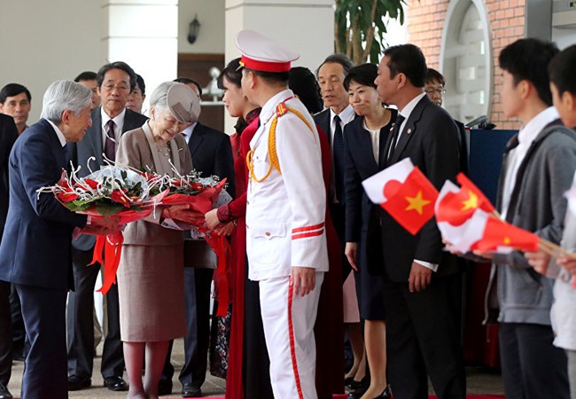 Đức vua Nhật Bản Akihito và Hoàng hậu đang có chuyến thăm Việt Nam