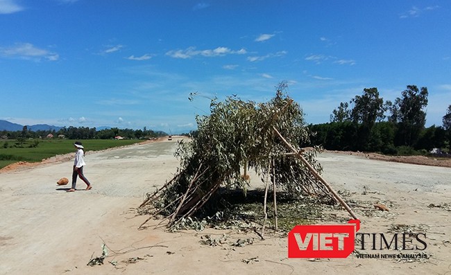 Việc dựng chòi để phán đối là do nhiều bức xúc từ bấy lâu nay, từ ô nhiễm, bụi cho đến minh bạch tiền đền bù không được giải quyết thỏa đáng khiến người dân bám trụ yêu cầu giải quyết thấu đáo.