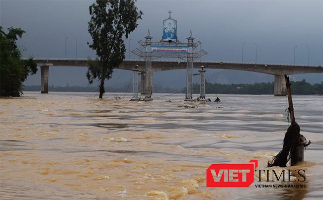 Lũ đe dọa miền Trung, Bắc Trung Bộ tiếp tục thiệt hại, Quảng Bình lại là "rốn lũ" (ảnh: Quang Vinh)