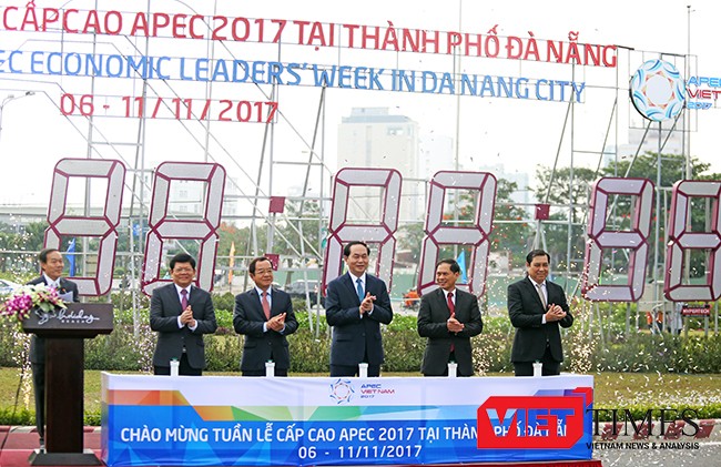 Chủ tịch nước Trần Đại Quang bấm nút khởi động đồng hồ đếm ngược APEC 2017 tại Đà Nẵng