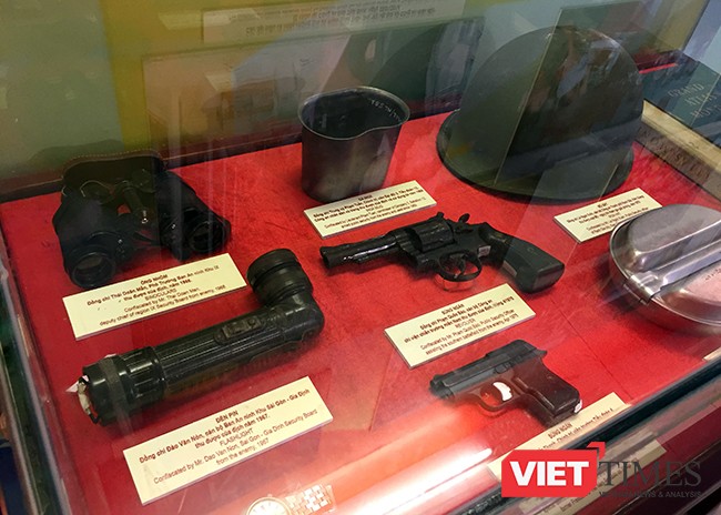 Những kỷ vật một thời của lực lượng Công an nhân dân