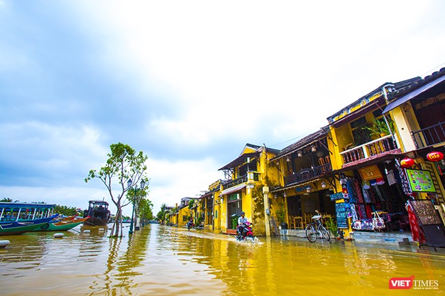 Nước sông Vĩnh Điện bị nhiễm mặn khiến người dân Hội An bị thiếu nước sinh hoạt