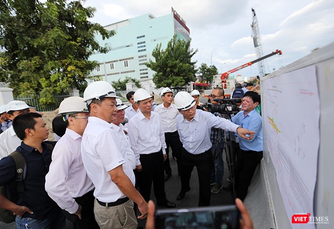 Đại diện các cơ quan báo cáo tình hình thi công, tiến độ thực hiện dự án