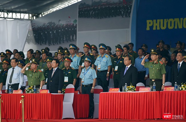 Thủ tướng Nguyễn Xuân Phúc cùng lãnh đạo các Bộ ngành Trung ương và các địa phương tại Lễ  xuất quân và diễn tập phương án bảo vệ Tuần lễ Cấp cao APEC 2017 diễn ra tại Đà Nẵng
