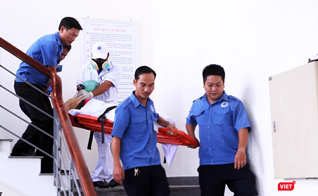 Người tại hiện trường nhanh chóng được đưa ra ngoài