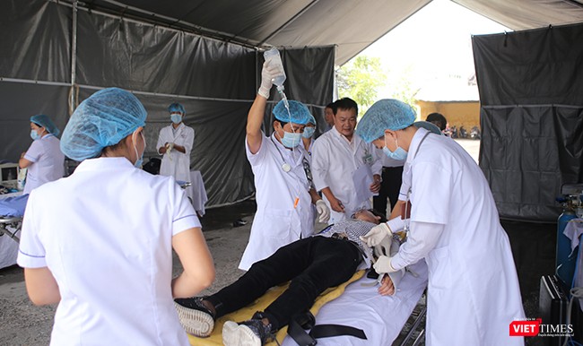 Cấp cứu tại trạm y tế giả chiến