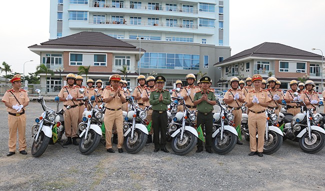 Lực lượng CSGT quyết tâm đảm bảo an toàn tuyệt đối cho Tuần lễ cấp cao APEC 2017 ảnh 11