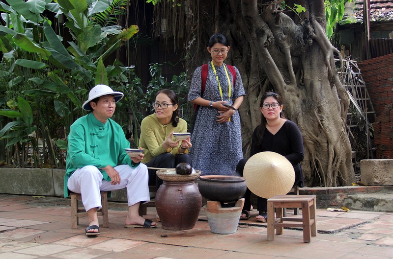 Đoàn phu nhân lãnh đạo APEC dạo phố cổ Hội An  ảnh 15