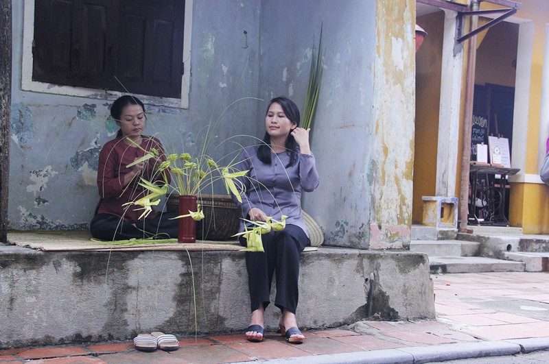 Đoàn phu nhân lãnh đạo APEC dạo phố cổ Hội An  ảnh 17