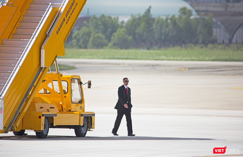 Chuyên cơ Tổng thống Mỹ hạ cánh xuống Đà Nẵng có gì khác biệt? ảnh 16