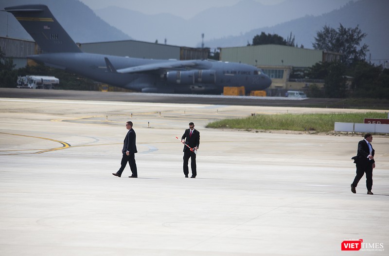 Chuyên cơ Tổng thống Mỹ hạ cánh xuống Đà Nẵng có gì khác biệt? ảnh 4