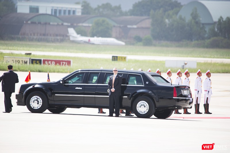 Cadilac One luôn được gác bởi 4 mật vụ ở xung quanh
