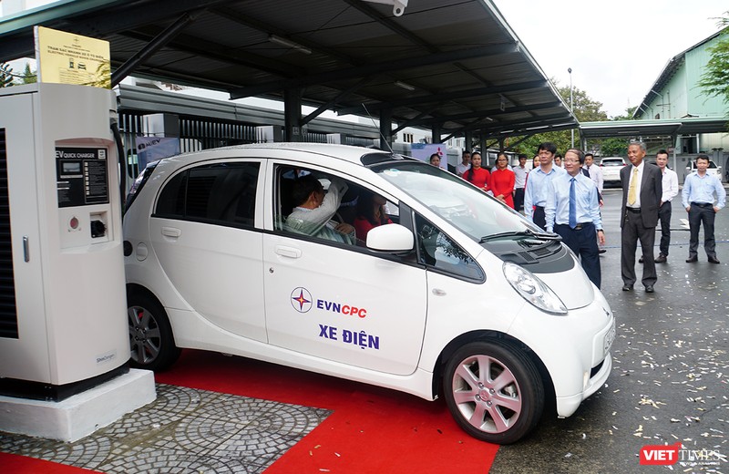 Đà Nẵng chính thức đưa trạm sạc ô tô điện đầu tiên vào vận hành ảnh 1 Xe điện được EVN đầu tư để vận chuyển khách đến công ty