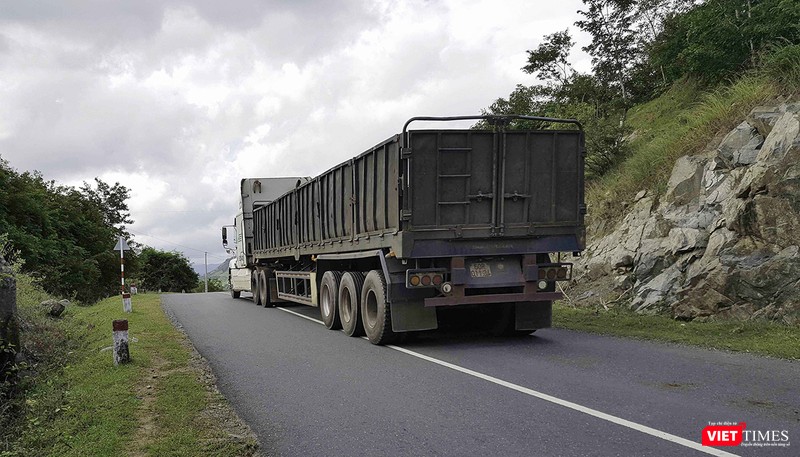 Cận cảnh những “siêu xe Bô xít” đang băm nát QL 27B  ảnh 12 Cận cảnh những “siêu xe Bô xít” đang băm nát QL 27B  ảnh 12