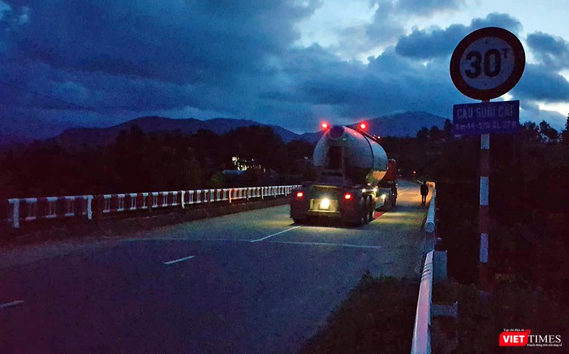 Cận cảnh những “siêu xe Bô xít” đang băm nát QL 27B  ảnh 15 Cận cảnh những “siêu xe Bô xít” đang băm nát QL 27B  ảnh 15