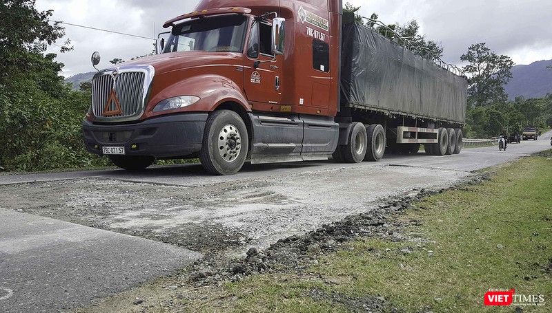 Cận cảnh những “siêu xe Bô xít” đang băm nát QL 27B  ảnh 5 Cận cảnh những “siêu xe Bô xít” đang băm nát QL 27B  ảnh 5