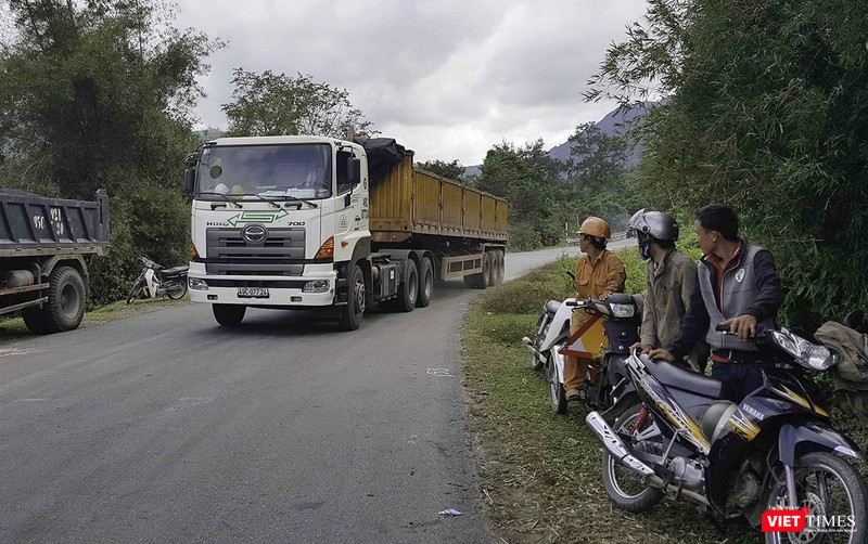 Cận cảnh những “siêu xe Bô xít” đang băm nát QL 27B  ảnh 6 Cận cảnh những “siêu xe Bô xít” đang băm nát QL 27B  ảnh 6