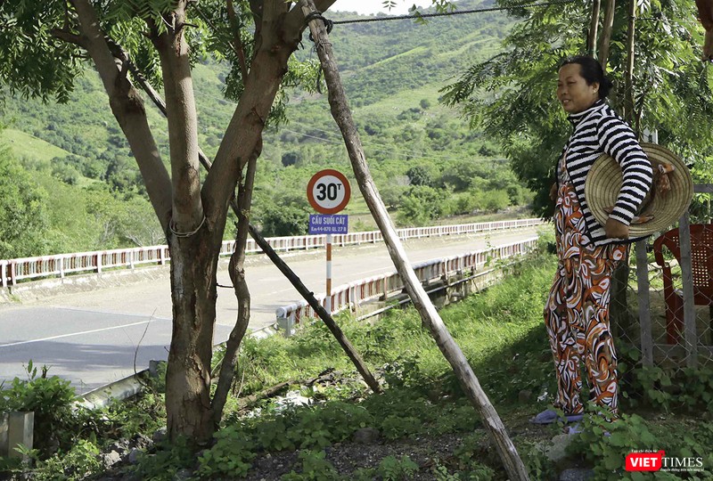 Cận cảnh những “siêu xe Bô xít” đang băm nát QL 27B  ảnh 8 Cận cảnh những “siêu xe Bô xít” đang băm nát QL 27B  ảnh 8