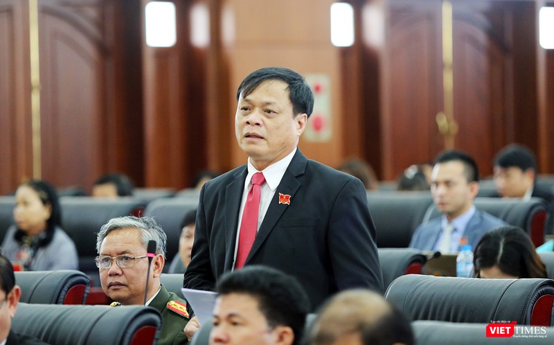ông Võ Ngọc Đồng, Giám đốc Sở Nội vụ Đà Nẵng phát biểu tại phiên thảo luận kỳ họp thứu 6, HĐND TP Đà Nẵng khóa IX