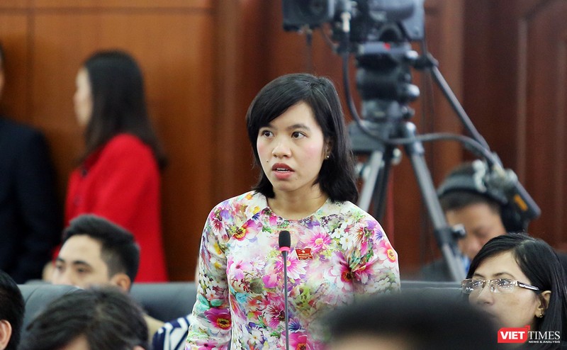 Chủ tịch Đà Nẵng “giải trình” về sai phạm đất đai 3.400 tỷ ảnh 1 Đại biểu Lê Thị Minh Thảo chất vấn lãnh đạo UBND TP Đà Nẵng tại Kỳ họp thứ 6, HĐND TP Đà Nẵng liên quan đến nội dung sai phạm đất đai theo Kế luận thanh tra cảu Thanh tra Chính phủ