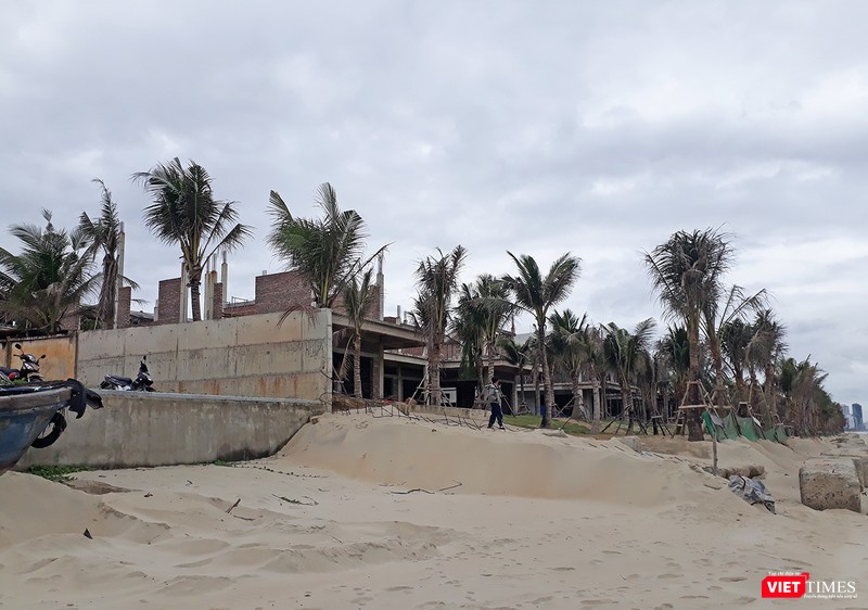 “Chính quyền không phải là đi hợp thức hóa sai phạm cho các anh đâu. Nhân đây tôi cảnh báo luôn cho các nhà đầu tư, đừng để đến lúc “nhảy giếng” khi công trình sai phạm phải đập bỏ thì chẳng còn gì!”, ông Huỳnh Đức Thơ nhấn mạnh.