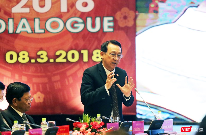 ông Huỳnh Tấn Vinh, Chủ tịch Hiệp hội Du lịch TP Đà Nẵng cho rằng: “Việc doanh nghiệp đầu tư nhằm gia tăng giá trị của doanh nghiệp, nhưng cùng với đó là giá đất tăng lên. Sự việc giống như doanh nghiệp tự lấy đá ghè chân mình. Nên chăng cần chính sách phù hợp hơn?”.