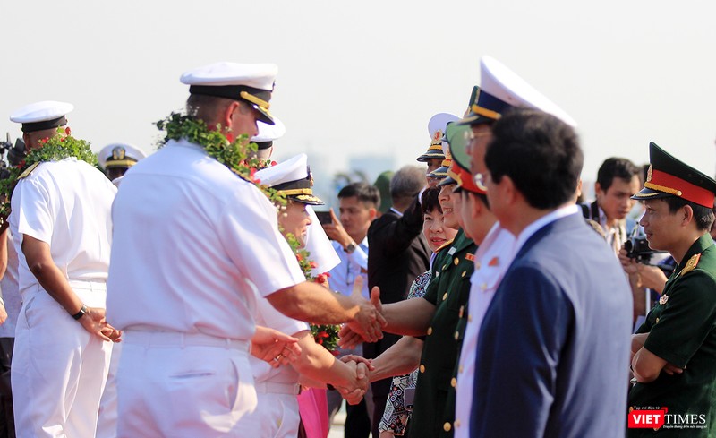 Toàn cảnh chuyến thăm lịch sử của đội tàu sân bay USS Carl Vinson ở Đà Nẵng ảnh 20 Chuyến thăm lịch sử