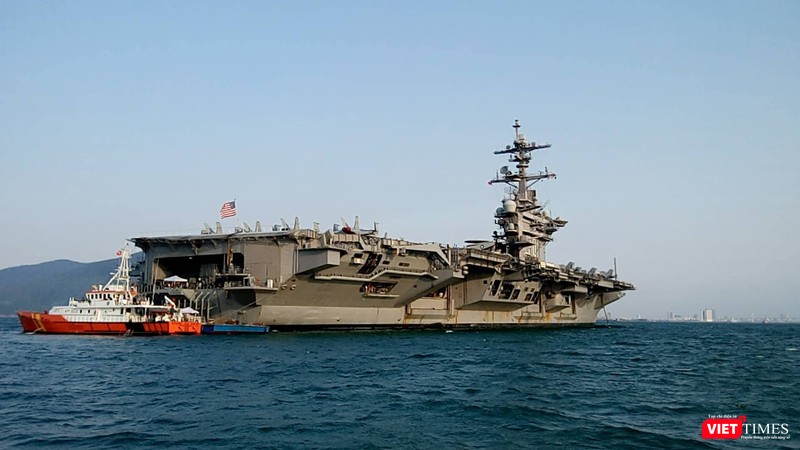Toàn cảnh chuyến thăm lịch sử của đội tàu sân bay USS Carl Vinson ở Đà Nẵng ảnh 24 Toàn cảnh chuyến thăm lịch sử của đội tàu sân bay USS Carl Vinson ở Đà Nẵng ảnh 24