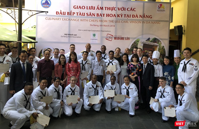 Toàn cảnh chuyến thăm lịch sử của đội tàu sân bay USS Carl Vinson ở Đà Nẵng ảnh 43 Toàn cảnh chuyến thăm lịch sử của đội tàu sân bay USS Carl Vinson ở Đà Nẵng ảnh 43