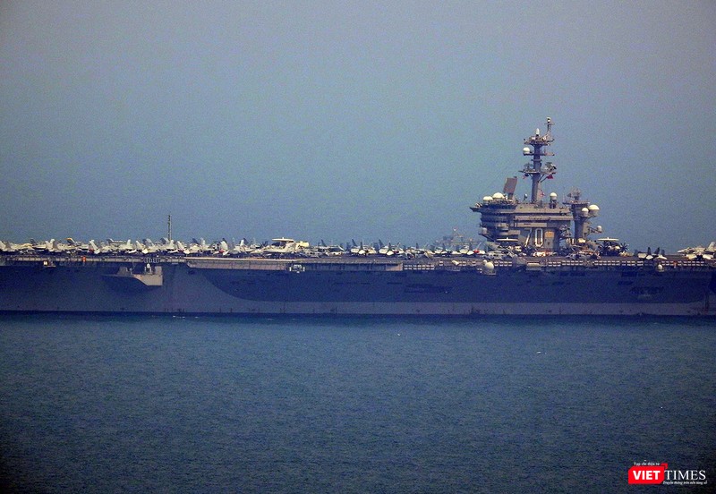 Toàn cảnh chuyến thăm lịch sử của đội tàu sân bay USS Carl Vinson ở Đà Nẵng ảnh 8 Toàn cảnh chuyến thăm lịch sử của đội tàu sân bay USS Carl Vinson ở Đà Nẵng ảnh 8