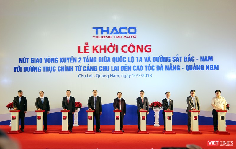 Sáng 10/3, Bộ GTVT, UBND tỉnh Quảng Nam và Công ty CP ô tô Trường Hải (Thaco) đã chính thức khởi công xây dựng nút giao vòng xuyến 2 tầng giữa QL1A và đường sắt Bắc-Nam với trục chính từ Cảng Chu Lai đi Cao tốc Đà Nẵng-Quảng Ngãi.