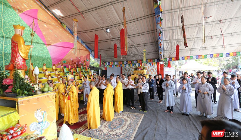 Tưởng niệm các liệt sỹ Gạc Ma: Mẹ lại khóc bên bài vị con ảnh 4 Tưởng niệm các liệt sỹ Gạc Ma: Mẹ lại khóc bên bài vị con ảnh 4