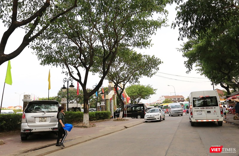 Xe đậu đỗ vô tổ chức, nhưng không thấy lực lượng chức năng chấn chỉnh Xe đậu đỗ vô tổ chức, nhưng không thấy lực lượng chức năng chấn chỉnh