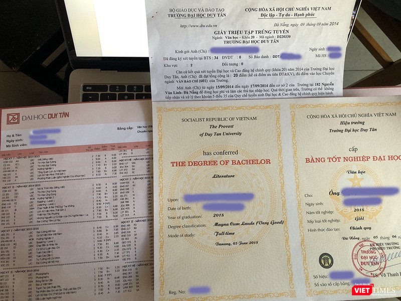 Các sinh viên Duy Tân sau khi tốt nghiệp, nhận bằng mới tá hỏa được biết trường đã tuyển sinh và đào tạo một đằng, cấp bằng một nẻo Các sinh viên Duy Tân sau khi tốt nghiệp, nhận bằng mới tá hỏa được biết trường đã tuyển sinh và đào tạo một đằng, cấp bằng một nẻo