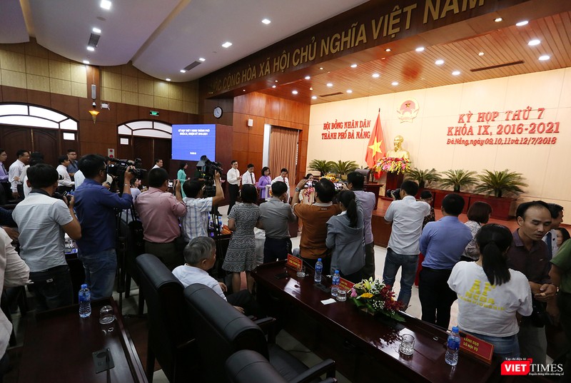 Báo chí theo sát từng diễn biến Báo chí theo sát từng diễn biến