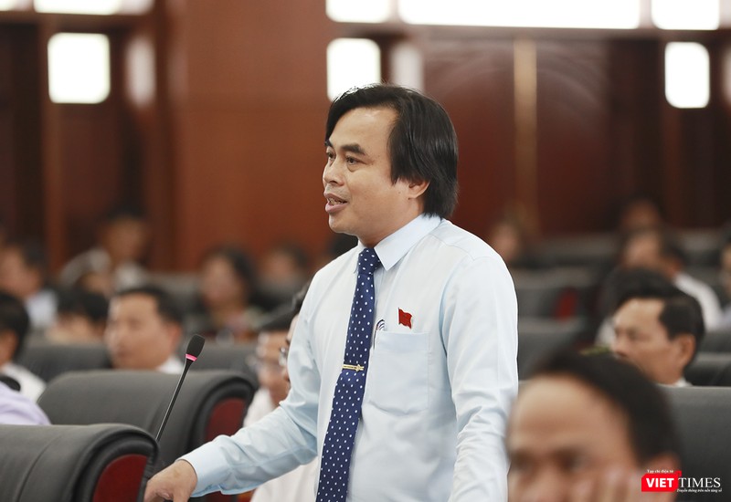 Đại biểu Tô Văn Hùng, Trưởng ban Đô thị HĐND TP Đà Nẵng, chất vấn về quản lý xây dựng, cấp phép các dự án công trình cao tầng Đại biểu Tô Văn Hùng, Trưởng ban Đô thị HĐND TP Đà Nẵng, chất vấn về quản lý xây dựng, cấp phép các dự án công trình cao tầng