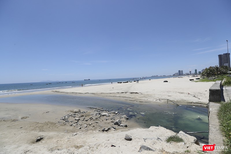 Suốt chục năm nay, những cố xả này vẫn vô tư xả nước thải ra biển