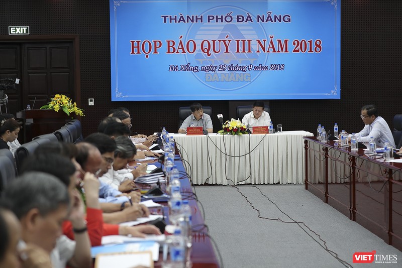 Chiều 28/9, tại buổi Họp báo thường kỳ Quý 3/2018 do UBND TP Đà Nẵng tổ chức, nhiều vấn đề “nóng” liên quan đến nhiều lĩnh vực diễn ra trên địa bàn TP Đà Nẵng đã được báo chí nêu ra và yêu cầu được trả lời thỏa đáng.