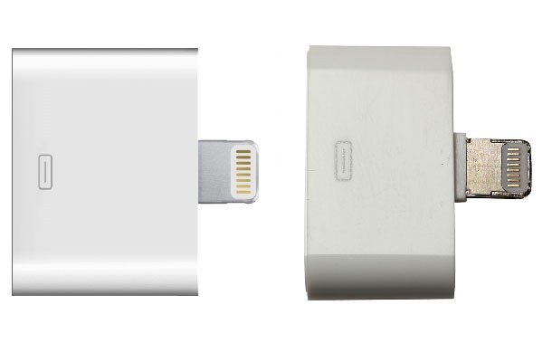 Phụ kiện chuyển đổi cổng 30 pin xịn (trái) có thiết kế trơn nhẵn và liền mạch.