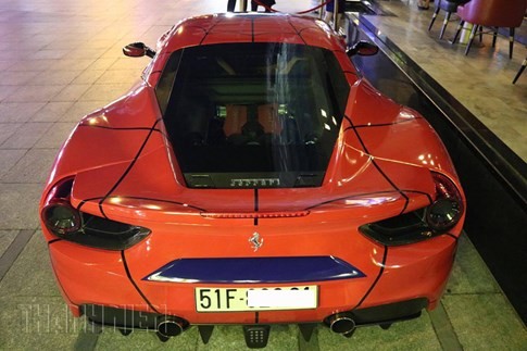 Siêu xe Ferrari phong cách Người Nhện xuất hiện trên phố Sài Gòn ảnh 6