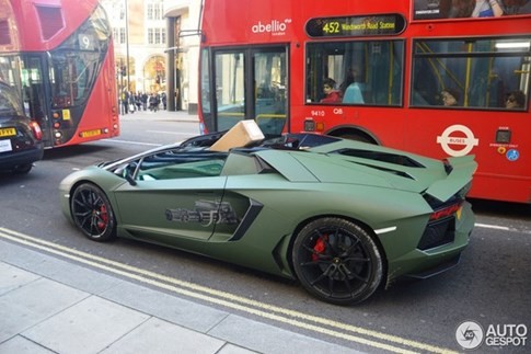 Lợi và hại của xe mui trần, vì sao xe mui cứng tốt hơn mui mềm? ảnh 2 Lợi và hại của xe mui trần, vì sao xe mui cứng tốt hơn mui mềm? ảnh 2