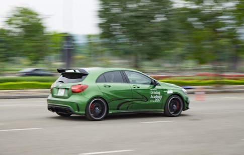 Trải nghiệm từ A-Z các dòng xe Mercedes tại Việt Nam ảnh 3 Trải nghiệm từ A-Z các dòng xe Mercedes tại Việt Nam ảnh 3