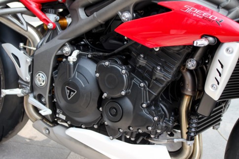 ‘Chiến binh đường phố’ Triumph Speed Triple R 2017 về Việt Nam ảnh 9