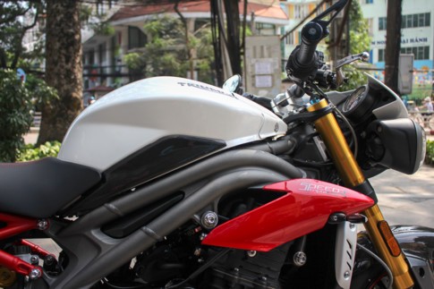 ‘Chiến binh đường phố’ Triumph Speed Triple R 2017 về Việt Nam ảnh 10