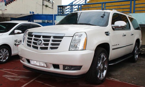 Cadillac Escalade đời 2007 rao bán tại Sài Gòn.