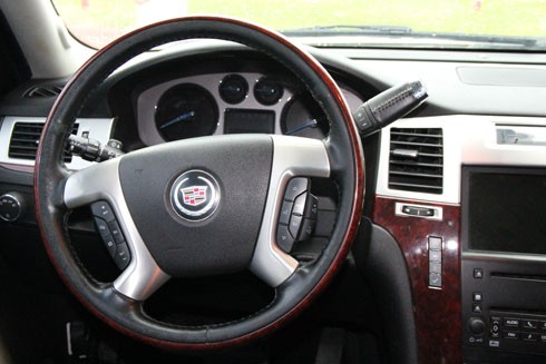 'Khủng long' Cadillac Escalade 2007 giá 1,2 tỷ tại Việt Nam ảnh 6 'Khủng long' Cadillac Escalade 2007 giá 1,2 tỷ tại Việt Nam ảnh 6